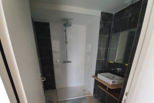 Remise en état après chantier d&#8217;une salle de bain d&#8217;un hôtel situé à Antibes