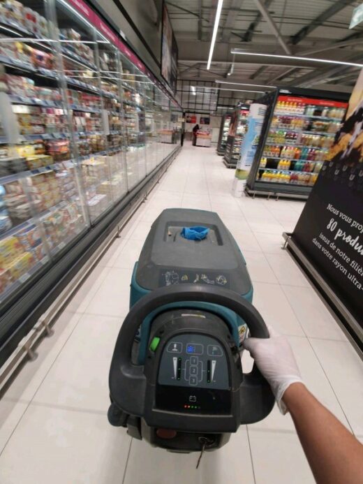 Entretien&#x20;et&#x20;nettoyage&#x20;du&#x20;sol&#x20;d&amp;&#x23;8217&#x3B;une&#x20;grande&#x20;surface&#x20;ou&#x20;supermarch&#x00E9;&#x20;sur&#x20;la&#x20;ville&#x20;de&#x20;Grasse