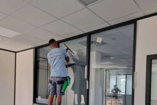 Nettoyage de vitres bureaux, boutiques, résidences, particuliers, cloison séparateur  sur secteur Cannes et dans toute les villes de Alpes-Maritimes