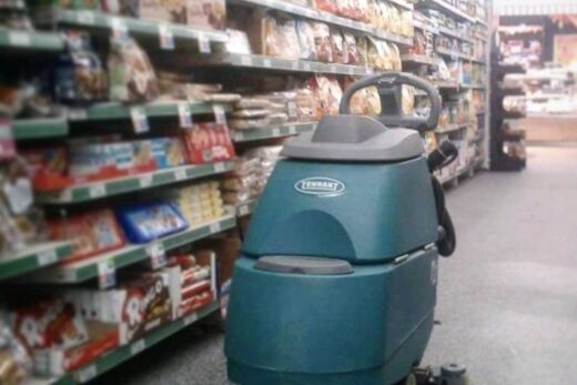 Entretien  et nettoyage du sol d&#8217;un supermarché à cagnes sur mer