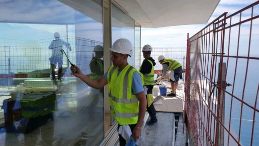 Nettoyage&#x20;en&#x20;urgence&#x20;des&#x20;vitres&#x20;d&amp;&#x23;8217&#x3B;un&#x20;immeuble&#x20;&#x00E0;&#x20;Beaulieu-Sur-Mer