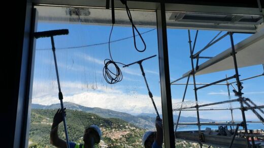 Nettoyage&#x20;des&#x20;vitres&#x20;apr&#x00E8;s&#x20;chantier&#x20;&#x00E0;&#x20;Roquebrun&#x20;Cap&#x20;Martin&#x20;dans&#x20;le&#x20;06
