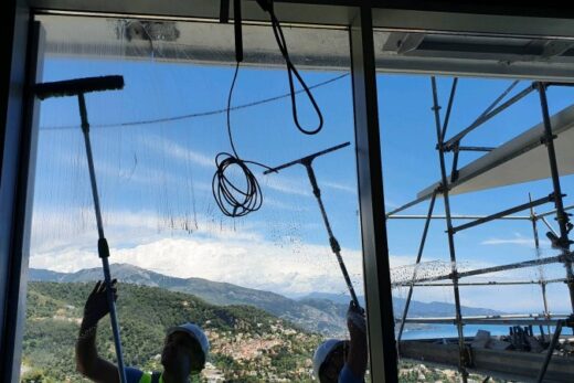 Nettoyage des vitres après chantier à Roquebrun Cap Martin dans le 06