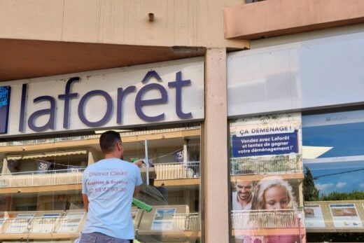 District Clean, le spécialiste du nettoyage de vitres à Cannes (Alpes-Maritimes).