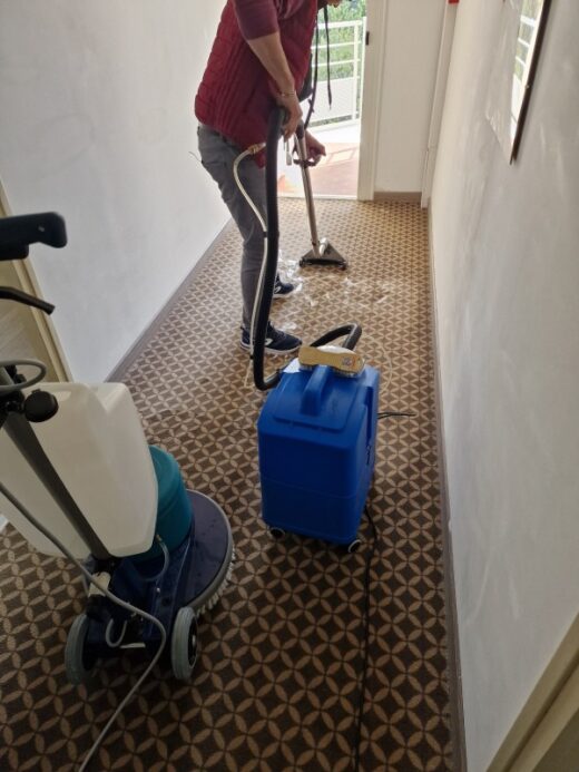 Service&#x20;de&#x20;Shampouinage&#x20;Professionnel&#x20;de&#x20;Moquette&#x20;en&#x20;urgence&#x20;pour&#x20;un&#x20;h&#x00F4;tel&#x20;&#x00E0;&#x20;Antibes&#x20;par&#x20;une&#x20;entreprise&#x20;de&#x20;nettoyage