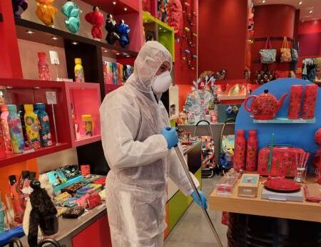 Covid 19: Société de nettoyage d&#8217;un commerce après les fêtes à Nice