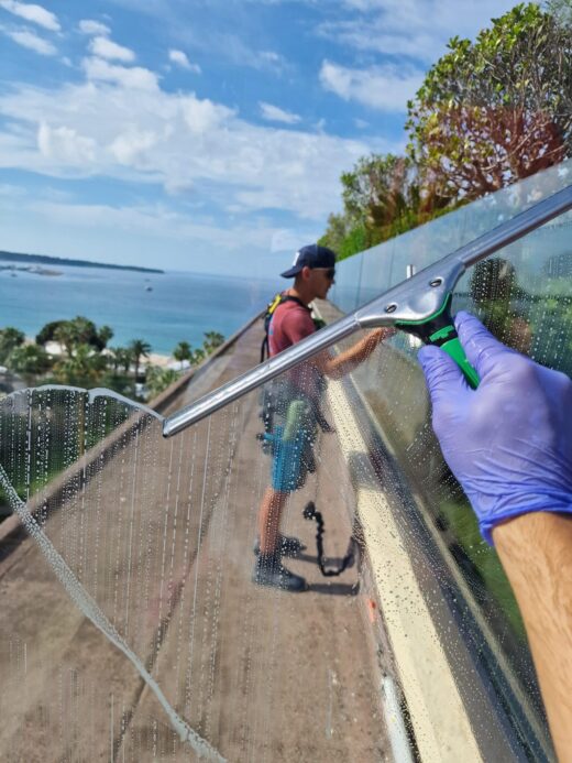 Nettoyage&#x20;de&#x20;vitres&#x20;&#x00E0;&#x20;acc&#x00E8;s&#x20;difficile&#x20;&#x3A;&#x20;la&#x20;solution&#x20;experte&#x20;pour&#x20;une&#x20;clart&#x00E9;&#x20;r&#x00E9;v&#x00E9;l&#x00E9;e